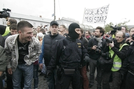 Na akci dohlížely stovky policistů. 
