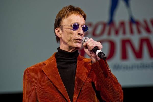 Robin Gibb se probudil z kómatu, jeho zdravotní stav je však i nadále špatný. Robin Gibb se probudil z kómatu, jeho zdravotní stav je však i nadále špatný.