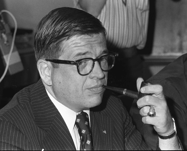 Charles Colson je znám především kvůli aféře Watergate. Charles Colson je znám především kvůli aféře Watergate.