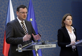 Karolína Peake a Petr Nečas.