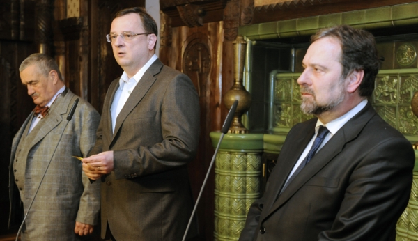 Karel Schwarzenberg, Petr Nečas a Radek John (zleva). Karel Schwarzenberg, Petr Nečas a Radek John (zleva).