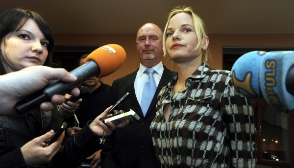 Kateřina Klasnová opouští křeslo místopředsedkyně Poslanecké sněmovny. Kateřina Klasnová opouští křeslo místopředsedkyně Poslanecké sněmovny.