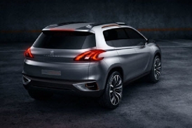 Crossover si půjčuje linie sedanu i SUV. 