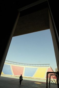 Masivní betonová stavba ve východní části města překvapivě dobře přetrvala desetiletí války, bratrovražedných bojů i sankcí.