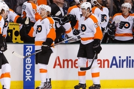 Claude Giroux s Jaromírem Jágrem.