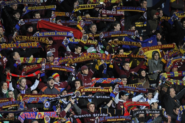 Fanoušci Sparty v zápase s Boleslaví. Fanoušci Sparty v zápase s Boleslaví.