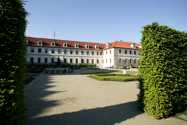 Valdštejnský palác, sídlo Senátu (ilustrační foto). Valdštejnský palác, sídlo Senátu (ilustrační foto).