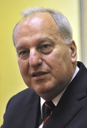 Evžen Tošenovský (ODS).