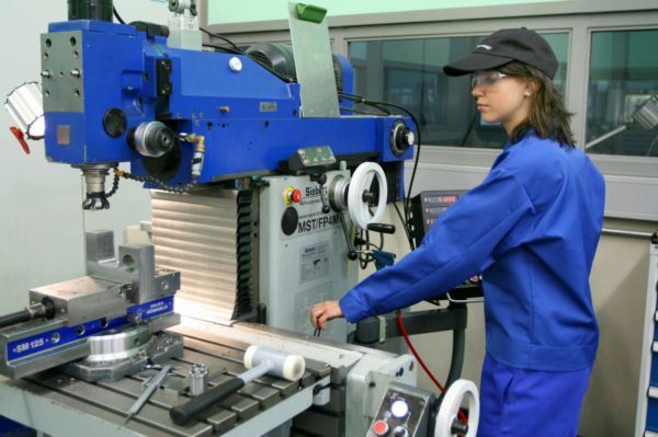 Pracovní náklady na zaměstnance se v rámci Evropské unie i eurozóny významně liší. Pracovní náklady na zaměstnance se v rámci Evropské unie i eurozóny významně liší.