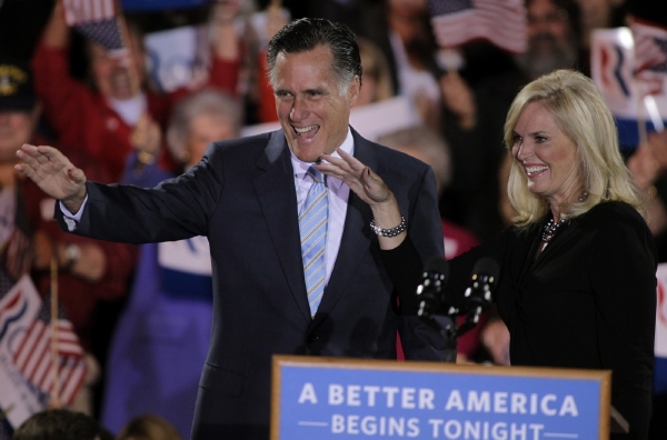 Mitt Romney se svou manželkou po projevu. Mitt Romney se svou manželkou po projevu.