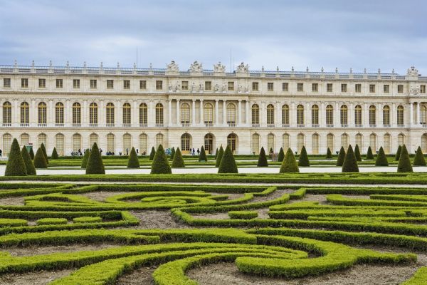 Bohaté předměstí Washingtonu rozděluje stavba sídla, které je kopií paláce ve Versailles.