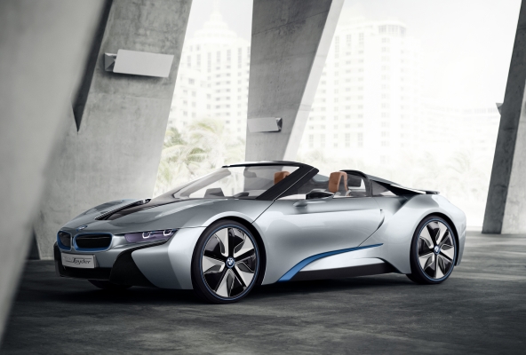 Už z obrázku je zřejmý důvod, proč se BMW i8 Concept Spyder stal v Pekingu středem pozornosti. 