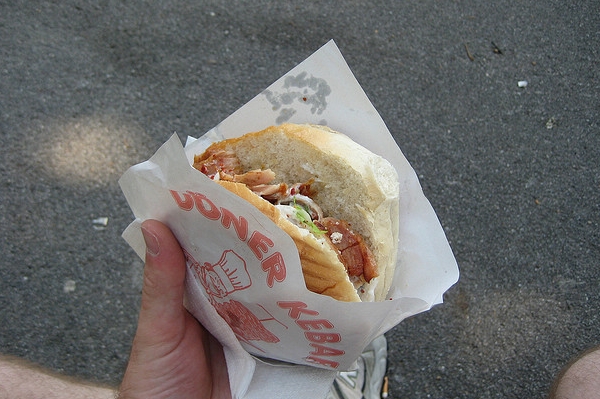 Döner kebab zachraňuje hladové i krvácející...