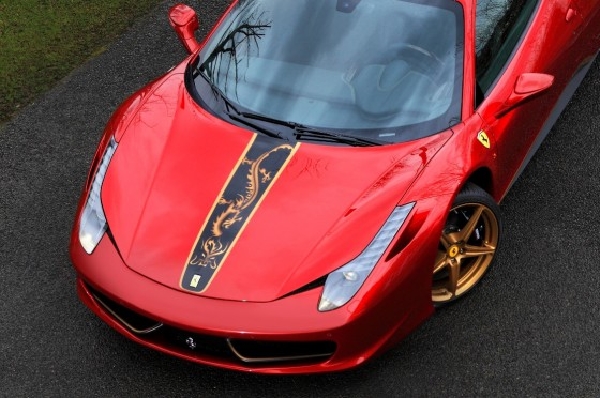 Motiv čínského draka nese i speciální edice Ferrari 458 Italia.