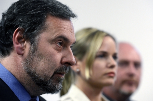 Radek John, Kateřina Klasnová a Petr Skokan.