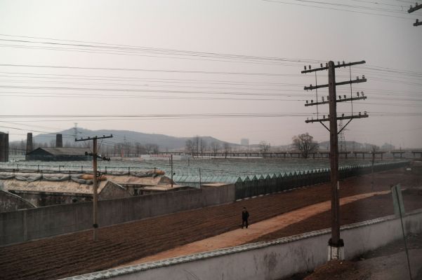 Cesta z Tan-tungu do Pchjongjangu měří 240 kilometrů.