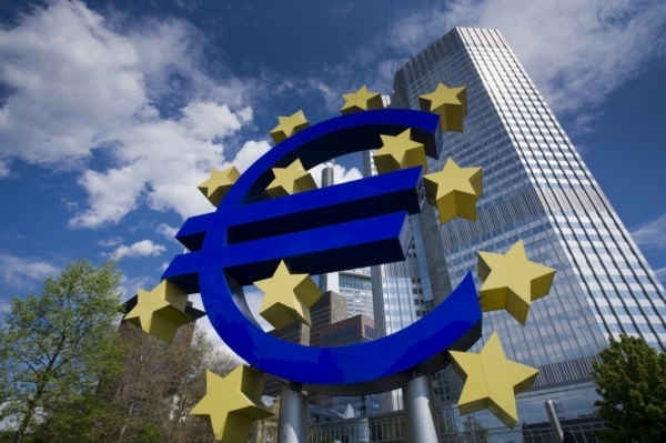 Evropská centrální banka napumpovala do ekonomiky bilion eur.