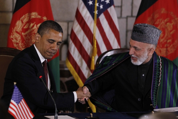 Americký prezident přiletěl v úterý večer na neočekávanou návštěvu Afghánistánu.  