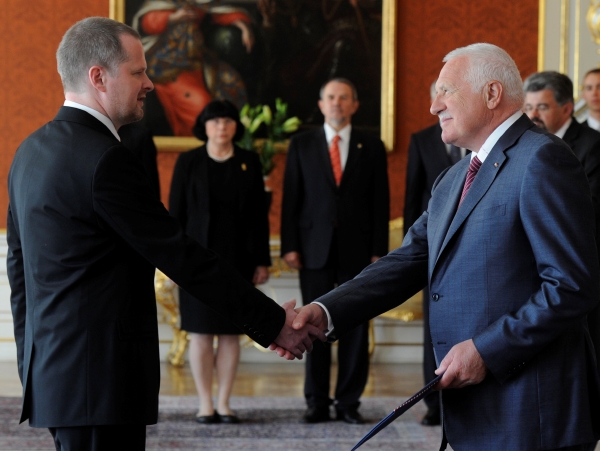 Prezident Václav Klaus jmenoval Petra Fialu novým ministrem školství.