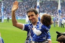 Raúl po posledním zápase za Schalke.