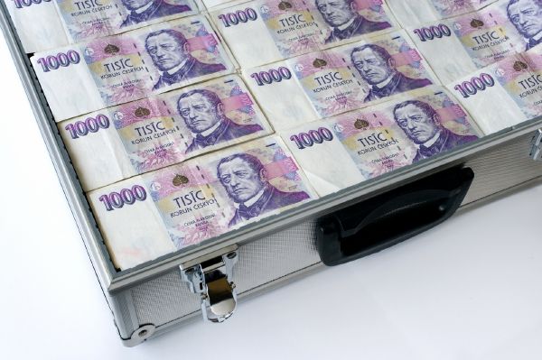Limit na hotovostní platbu je 350 tisíc korun.