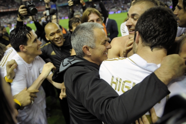 Trenér Realu José Mourinho s hráči.
