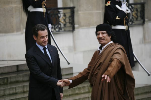 Sarkozy a Kaddáfí v roce 2007.