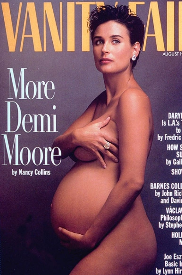 Herečka Demi Mooreová v roce 1991 na obálce časopisu Vanity Fair. Inspirovala tak další slavné ženy nechat se vyfotografovat ve vysokém stupni těhotenství. "Snímek vznikl jen tak a pak Annie zažertovala, že by to mohlo jít na titul a já řekla, že by to bylo úžasné, kdyby to tak bylo," řekla kdysi ke snímku Demi. Herečka Demi Mooreová v roce 1991 na obálce časopisu Vanity Fair. Inspirovala tak další slavné ženy nechat se vyfotografovat ve vysokém stupni těhotenství. "Snímek vznikl jen tak a pak Annie zažertovala, že by to mohlo jít na titul a já řekla, že by to bylo úžasné, kdyby to tak bylo," řekla kdysi ke snímku Demi.