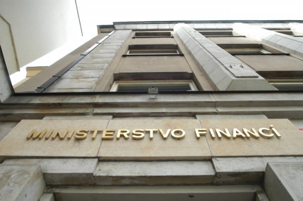 Průzkum ministerstva financí věští české ekonomice skromný růst.