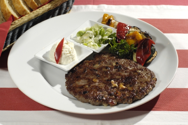 Pljeskavica z restaurace Luka Lu.