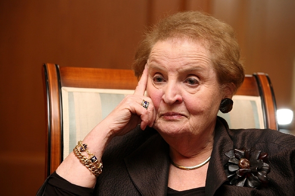 Madeleine Albrightová, bývalá ministryně zahraničí USA a Havlova přítelkyně. Madeleine Albrightová, bývalá ministryně zahraničí USA a Havlova přítelkyně.