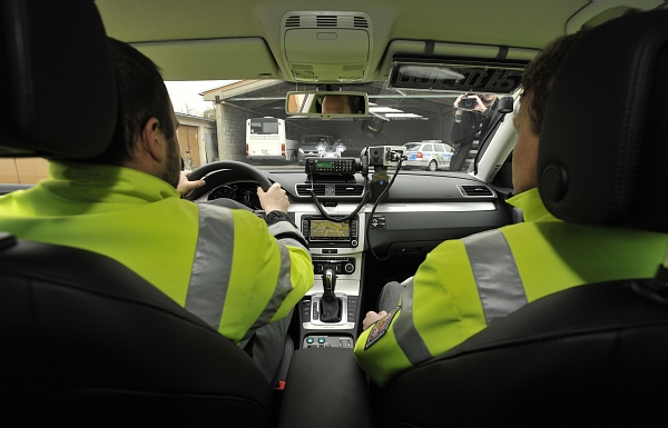 Policisté za volantem vozu VW Passat (ilustrační foto). Policisté za volantem vozu VW Passat (ilustrační foto).
