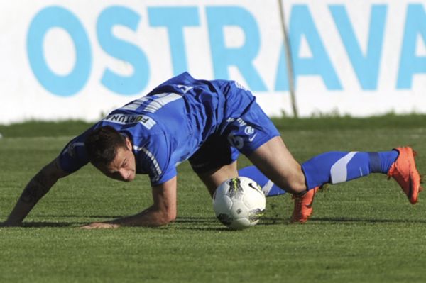 Hrdinou zápasu ostravských fotbalistů v Příbrami se pro fanoušky hostů stal Antonín Fantiš. Hrdinou zápasu ostravských fotbalistů v Příbrami se pro fanoušky hostů stal Antonín Fantiš.