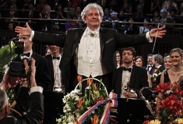 Symfonický orchestr Pražské konzervatoře s dirigentem Jiřím Bělohlávkem. Symfonický orchestr Pražské konzervatoře s dirigentem Jiřím Bělohlávkem.