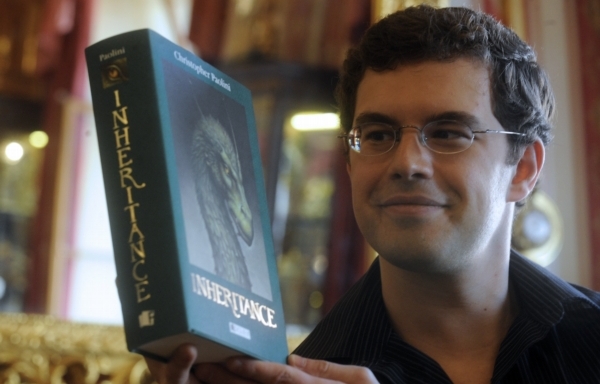 Americký spisovatel Christopher Paolini.