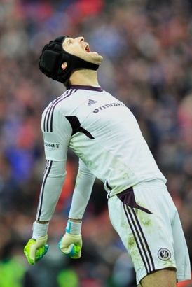 Petr Čech bezprostředně po vítězství v FA Cupu.