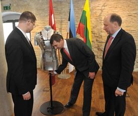Premiéři Lotyšska, Estonka a Litvy - zleva Dubrovskis, Ansip a Kubilius (2011).