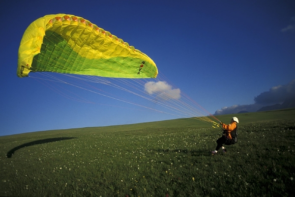 Paragliding nepatří mezi nejbezpečnější sporty (ilustrační foto).
