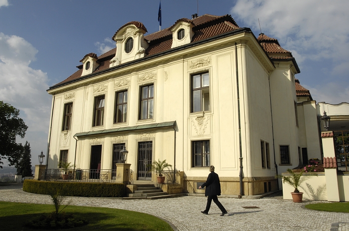 Vilu nad Vltavou si nechal pro sebe a svou manželku Naděždu vystavět v roce 1915 první československý premiér Karel Kramář.