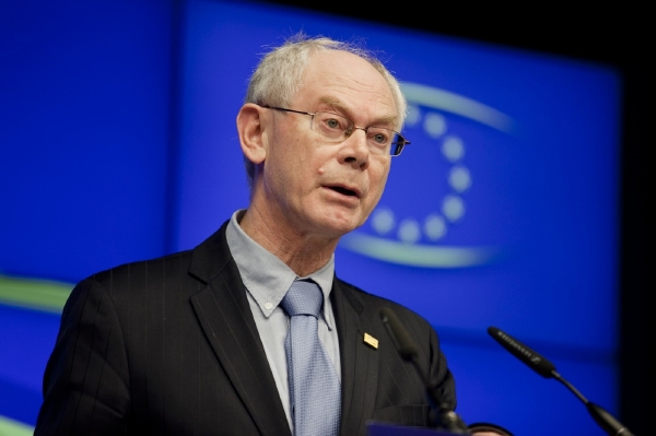 Van Rompuy o svolání summitu informoval na Twitteru.