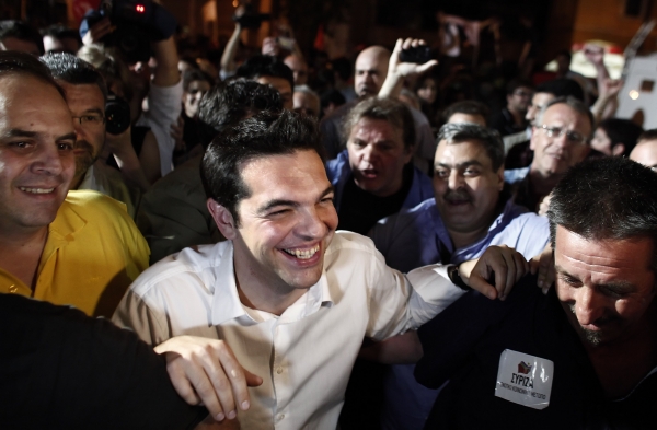 Alexis Tsipras (uprostřed) tentokrát vládu nejspíš ještě nesestaví, ale očekává se, že případné červnové předčasné volby by už vyhrál. Alexis Tsipras (uprostřed) tentokrát vládu nejspíš ještě nesestaví, ale očekává se, že případné červnové předčasné volby by už vyhrál.