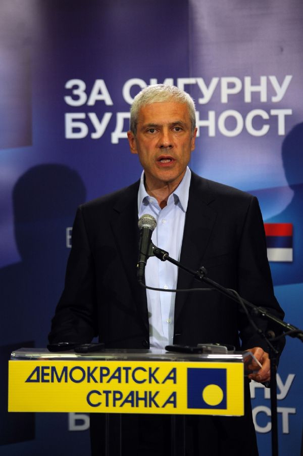Tadičova Demokratická strana dál povládne se socialisty. Tadičova Demokratická strana dál povládne se socialisty.