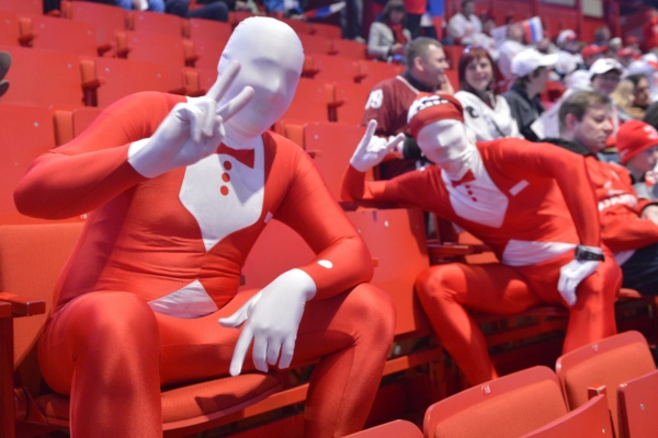 Hokejový šampionát ukazuje po pořadatelské stránce hodně nejistou tvář. Hokejový šampionát ukazuje po pořadatelské stránce hodně nejistou tvář.