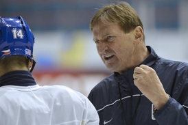 Pořadatelské přešlapy zarážejí i trenéra Česka Aloise Hadamczika.