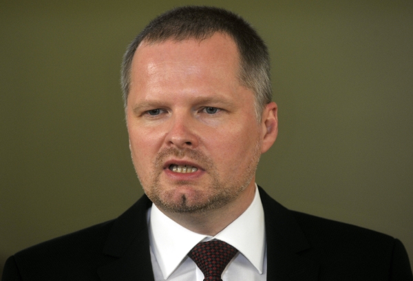 Ministr školství Petr Fiala.