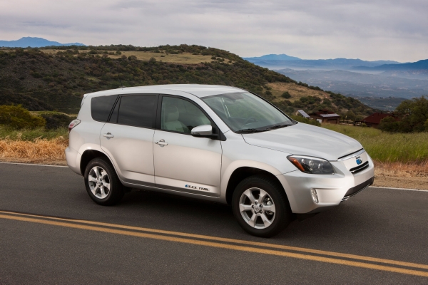Elektromobil Toyota RAV4 EV určený zatím pro severoamerický trh. 