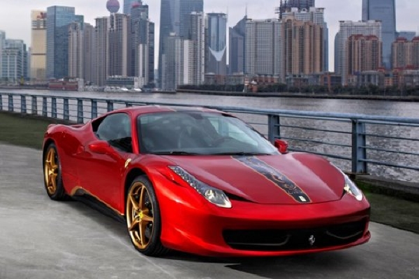 Limitovaná edice vozu 458 Italia určená k oslavě jubilea vstupu značky na čínský trh. Limitovaná edice vozu 458 Italia určená k oslavě jubilea vstupu značky na čínský trh.