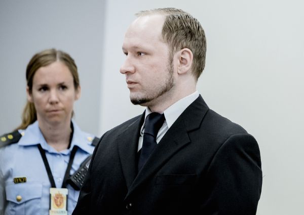 Breivik u soudu.