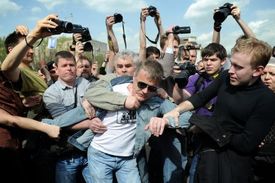 Protesty v Moskvě za osvobození rockerek.