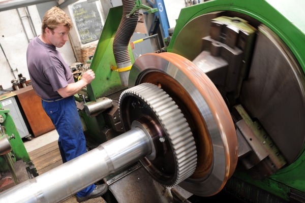 Dobudování cest potrvá roky, exportéři ale potřebují zajistit přepravu co nejdřív.